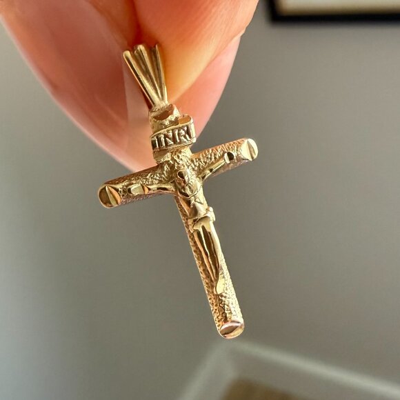 14K Solid Gold Cross Pendant - Picture 1 of 6